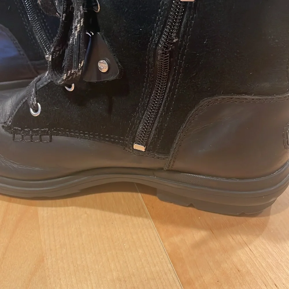 UGG Hapsburg Hiker Waterproof Boot Women’s size 8.5 EUC